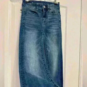 American Eagle High-Riss Authentic Next Level Stretch Blue Jeans  Woman’s 00